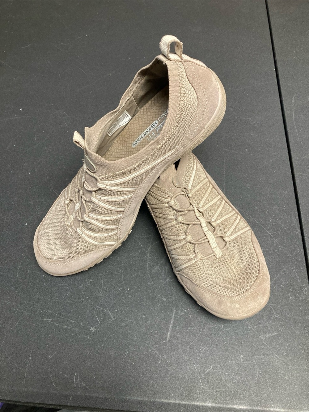 Sketchers sir cooled slip on tan/Beige Slip-On Athletic Sneakers woman Sz 9.5 US